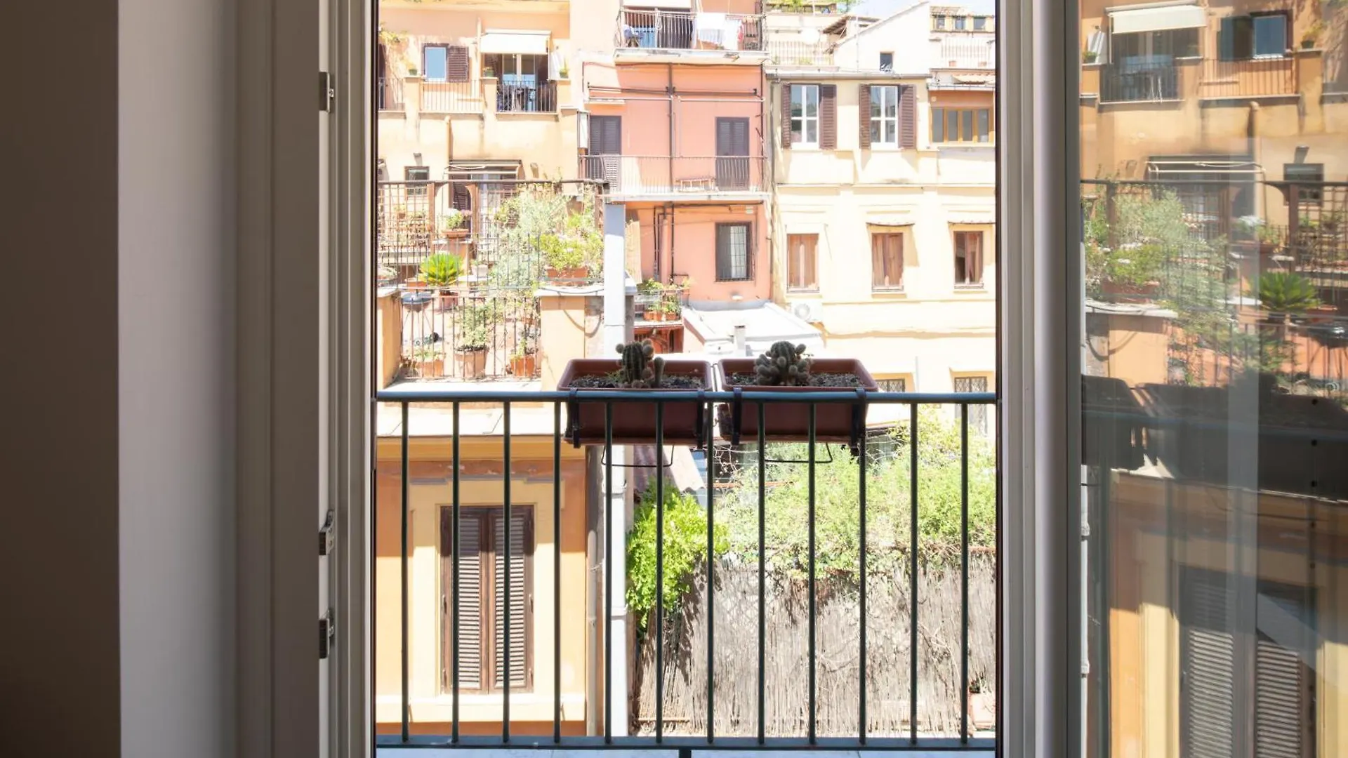 Valeria Terrace - Monti, Rome Apartment